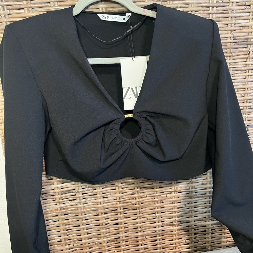 Zara crop top with gold key hole ring